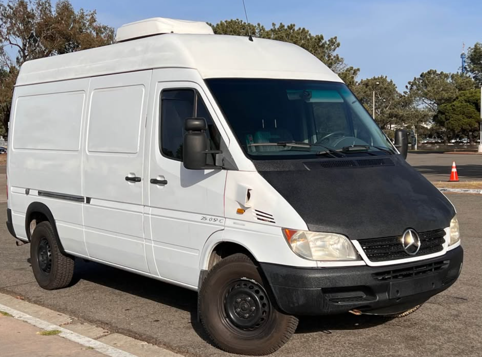 2003 Freightliner/Dodge Sprinter 2500 side