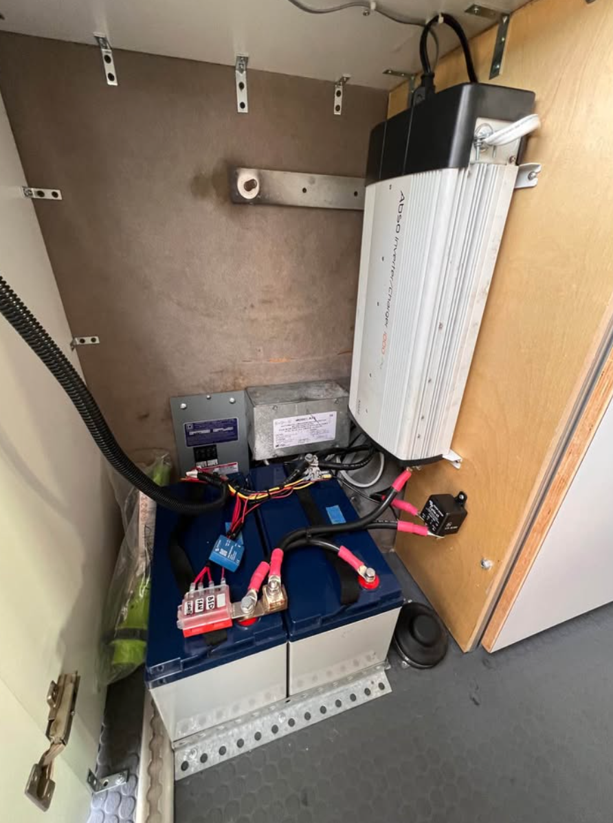 2003 Freightliner/Dodge Sprinter 2500 battery 