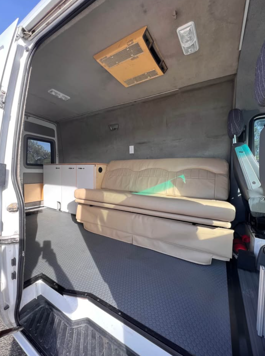 2003 Freightliner/Dodge Sprinter 2500 side