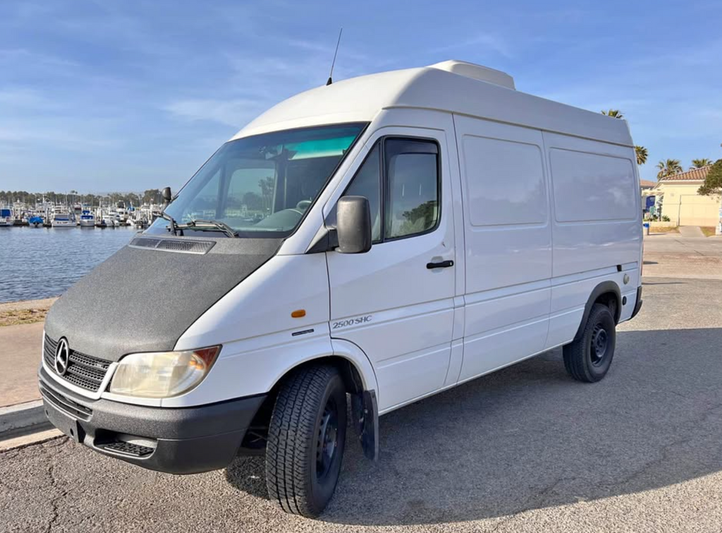 2003 Freightliner/Dodge Sprinter 2500 side 2