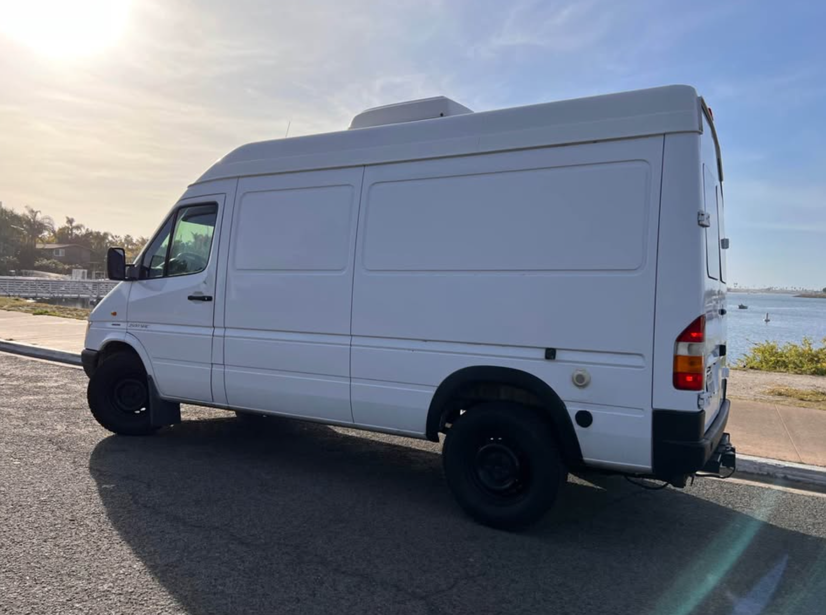 2003 Freightliner/Dodge Sprinter 2500 side