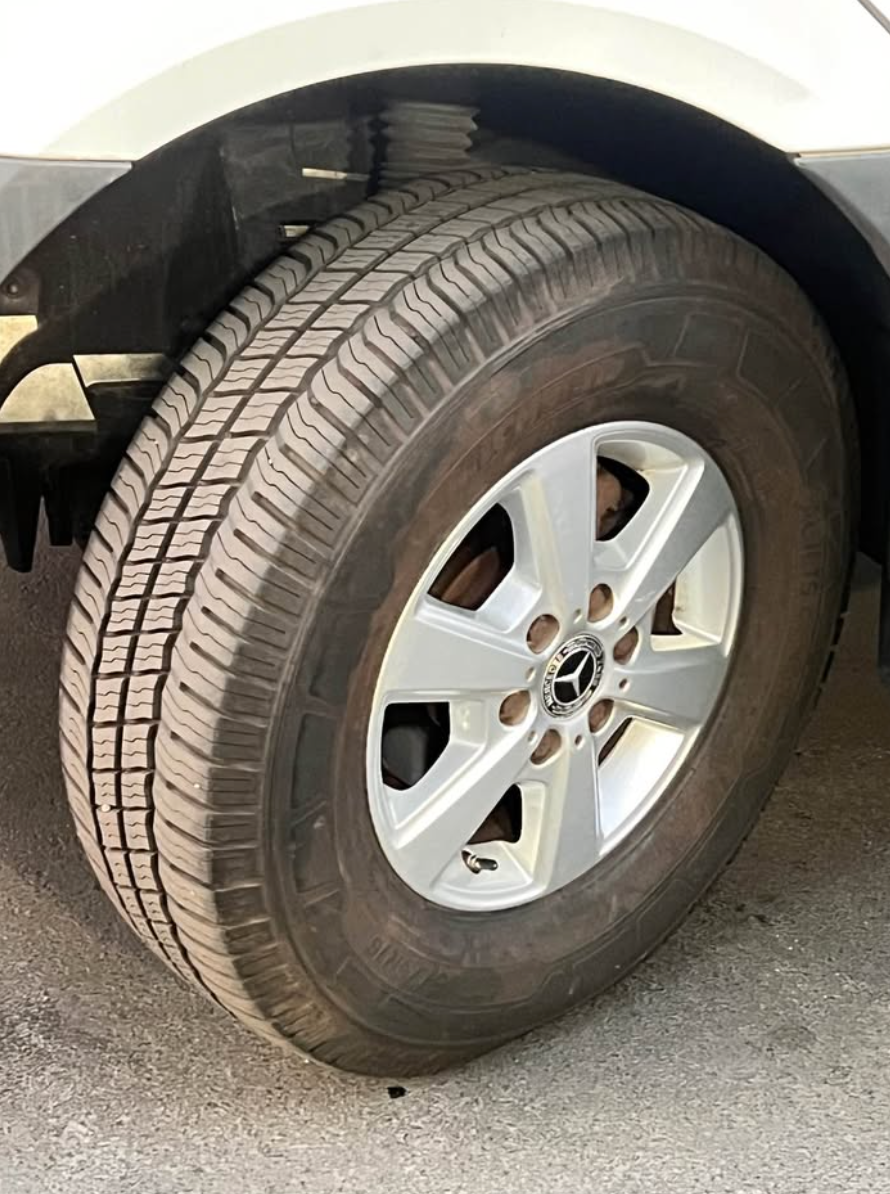 2019 Mercedes-Benz Sprinter Cargo tire