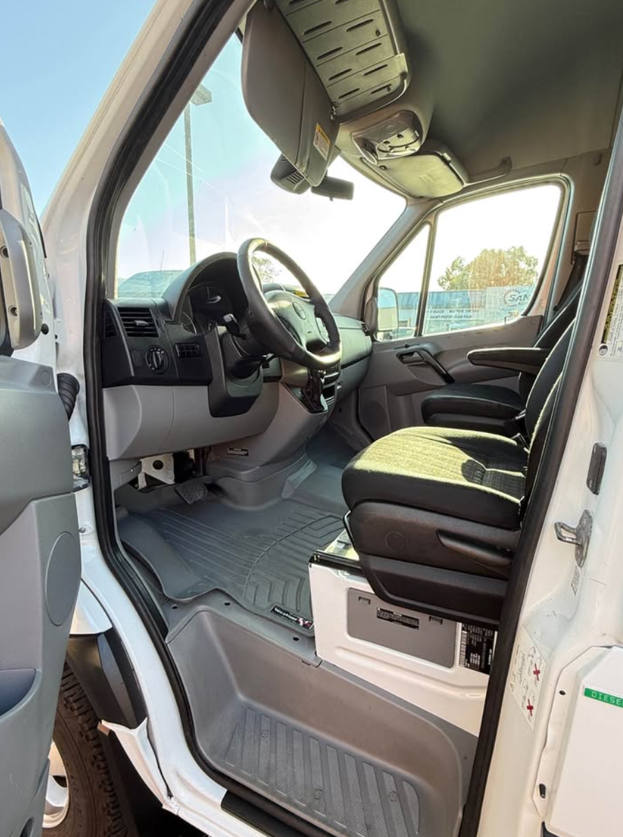 2016 Freightliner/Mercedes-Benz Sprinter 2500 Crew – 4x4 High Roof