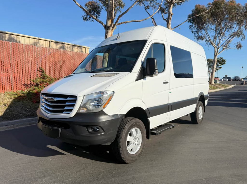 2016 Freightliner/Mercedes-Benz Sprinter 2500 Crew – 4x4 High Roof