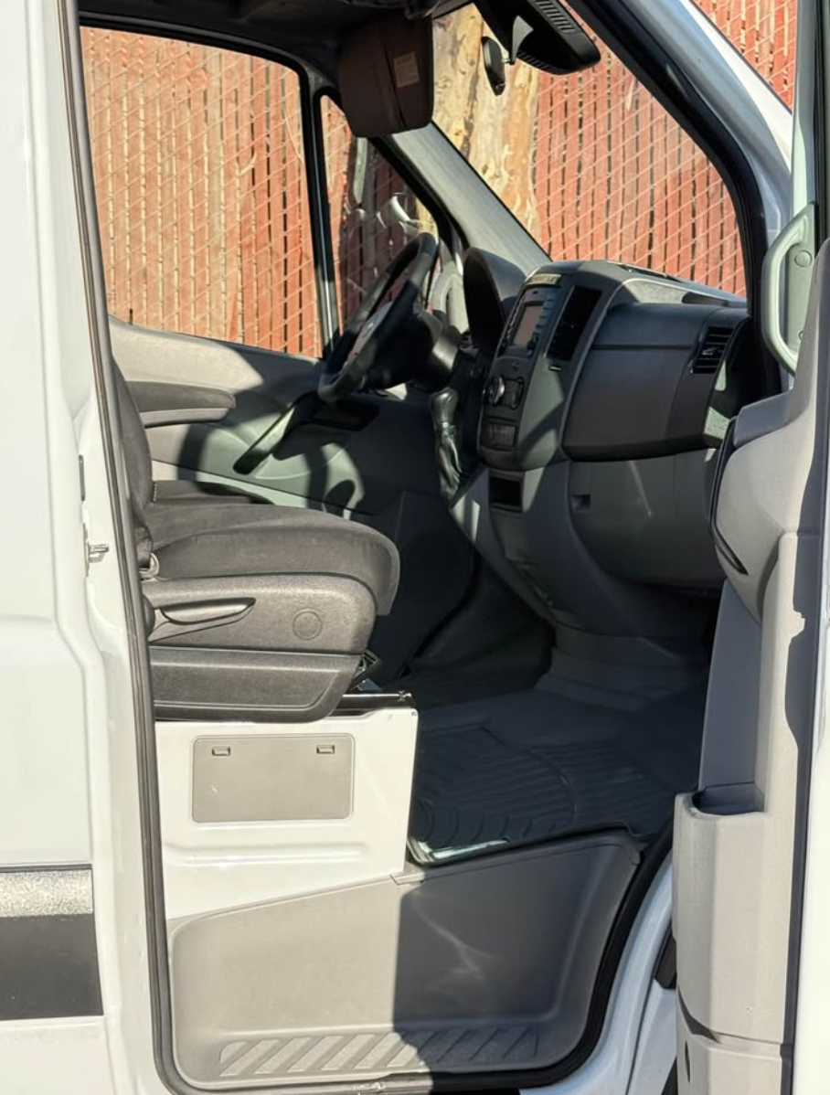 2016 Freightliner/Mercedes-Benz Sprinter 2500 Crew – 4x4 High Roof